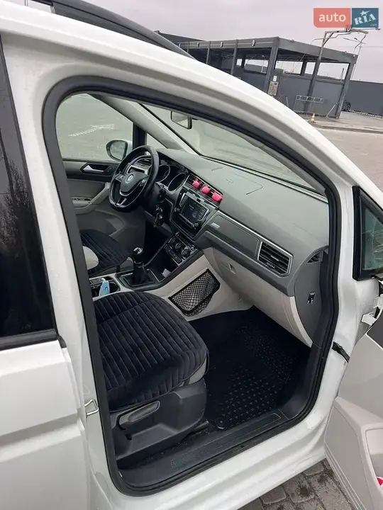 Volkswagen Touran 2016 photo 5