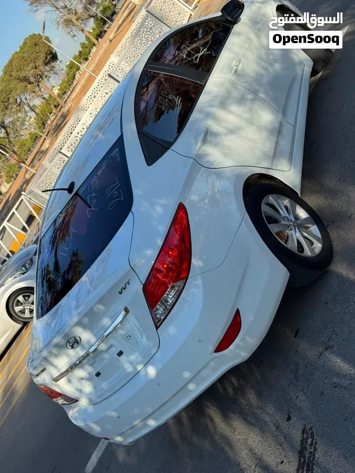 Hyundai Accent 2012 photo 2