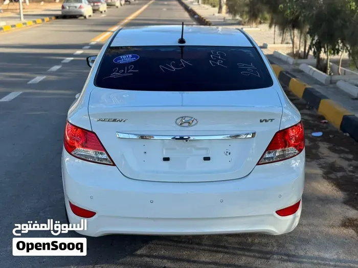 Hyundai Accent 2012 photo 4