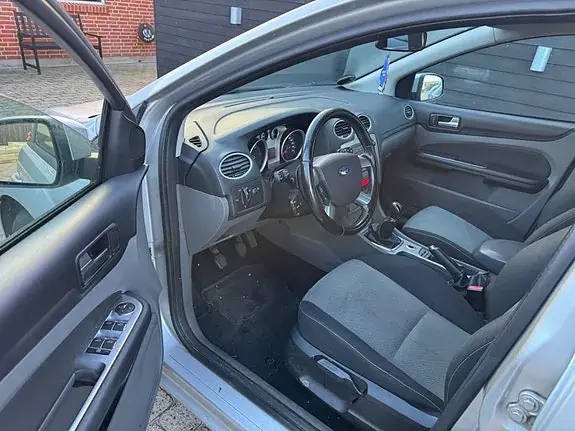 Ford Focus 2010 photo 5
