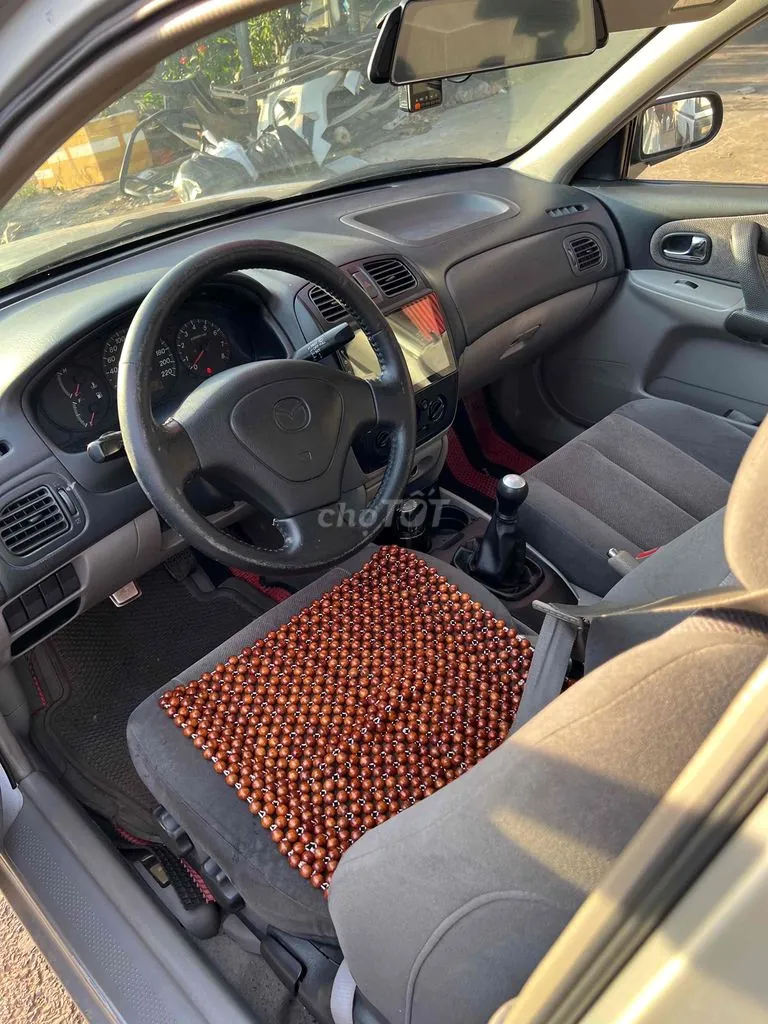 Mazda 323 2002 photo 2