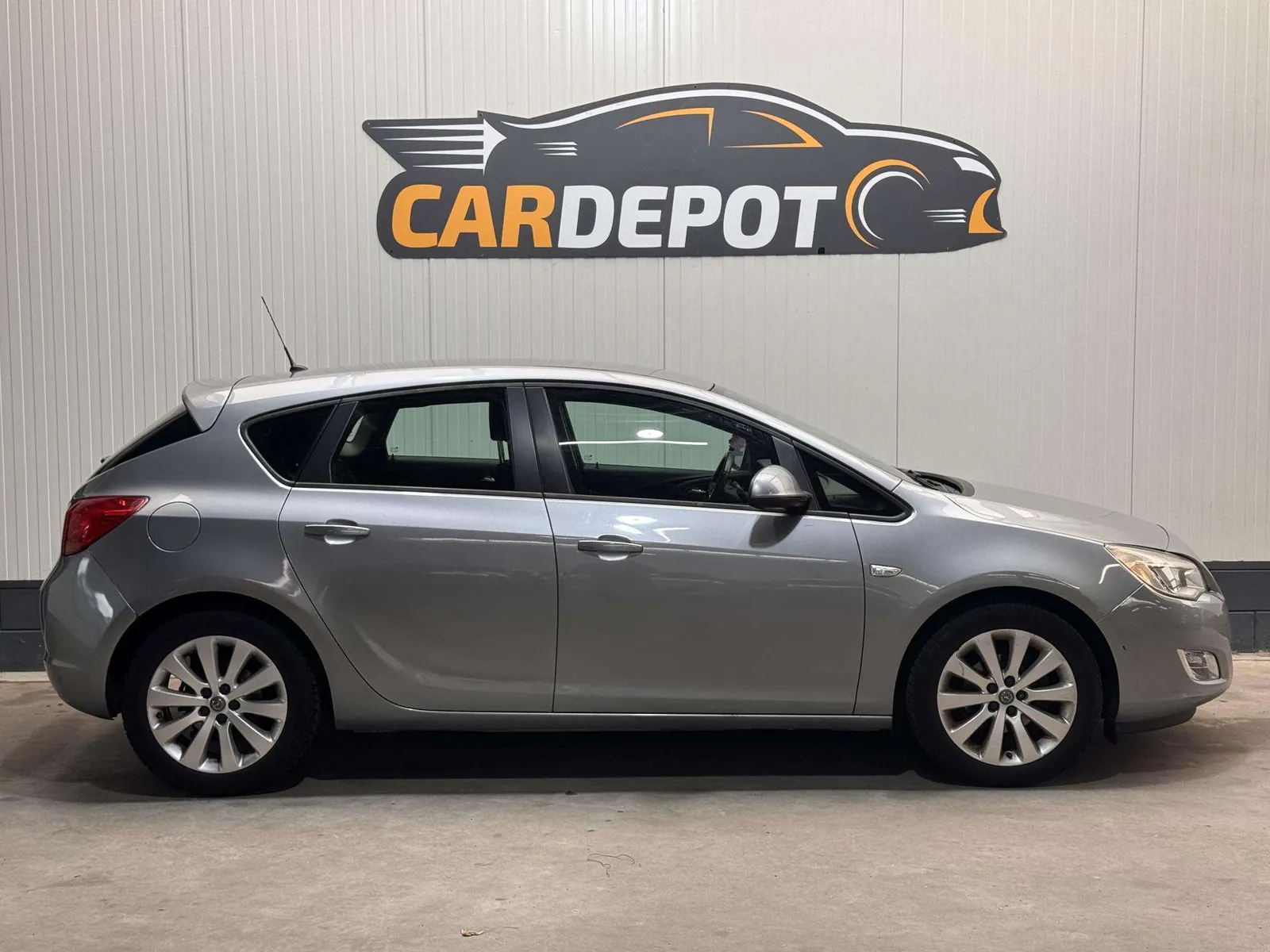 Opel Astra 2011 photo 4