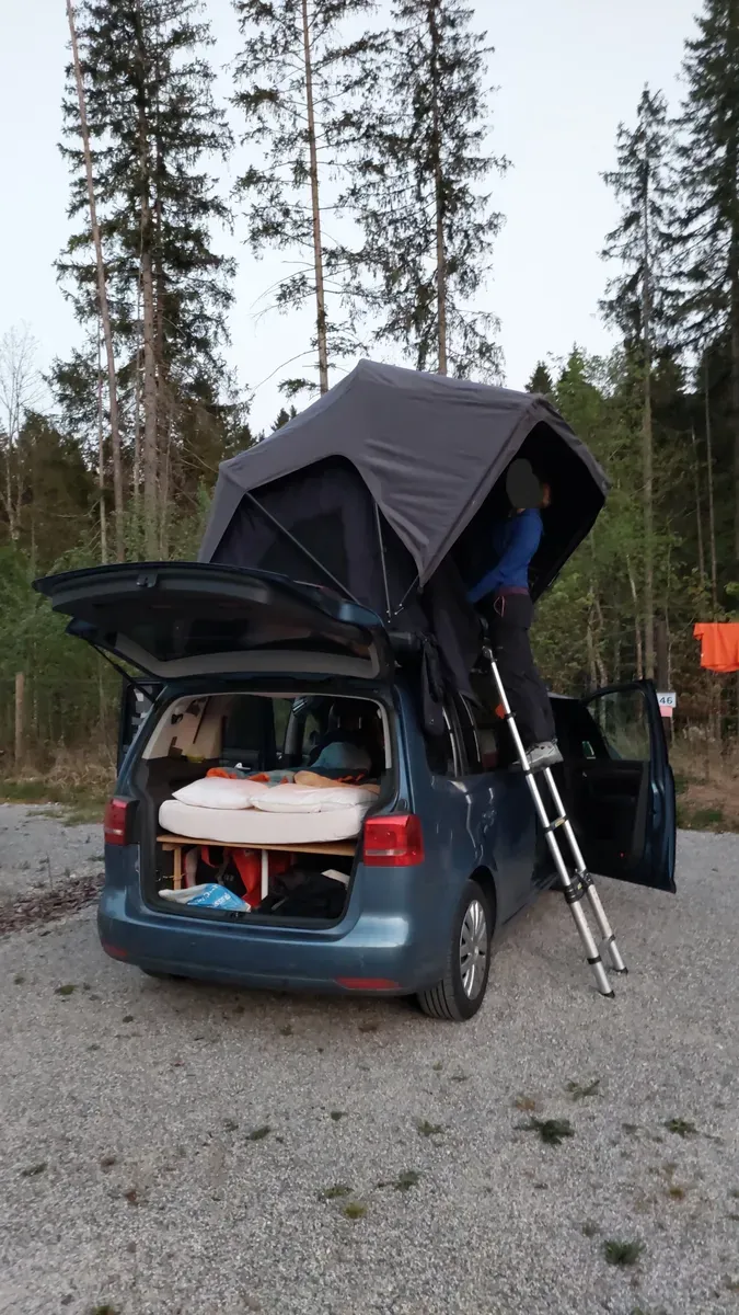 Volkswagen Touran 2012 photo 2