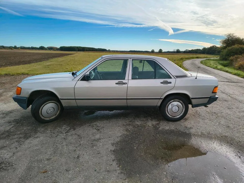 Mercedes-Benz 190E