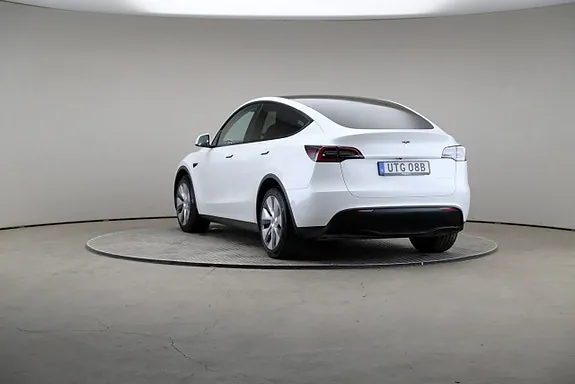 Tesla Model Y 2023 photo 2