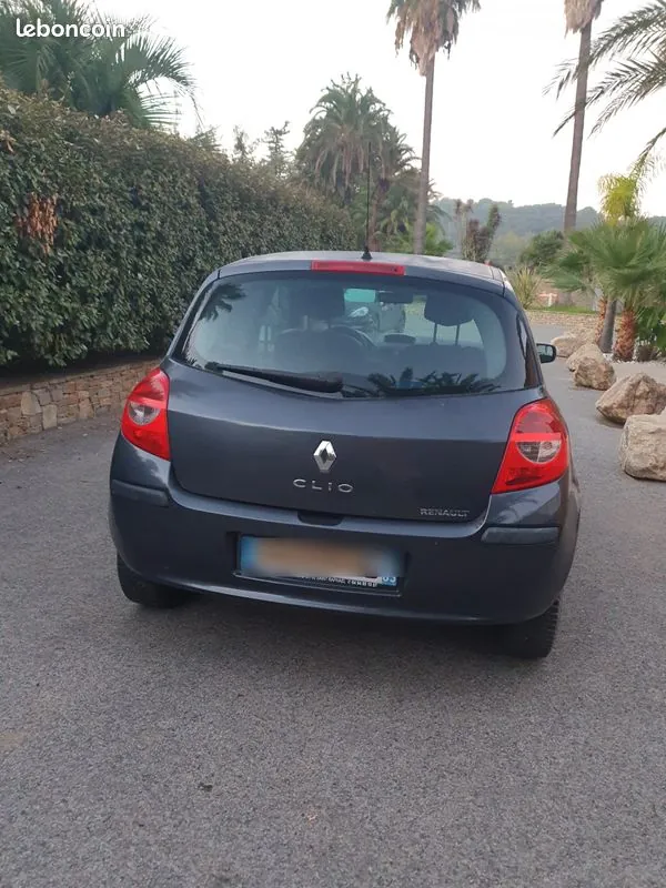 Renault Clio 2007 photo 2