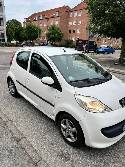 Peugeot 107 2008 photo 2