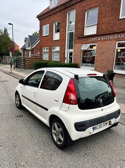 Peugeot 107 2008 photo 5