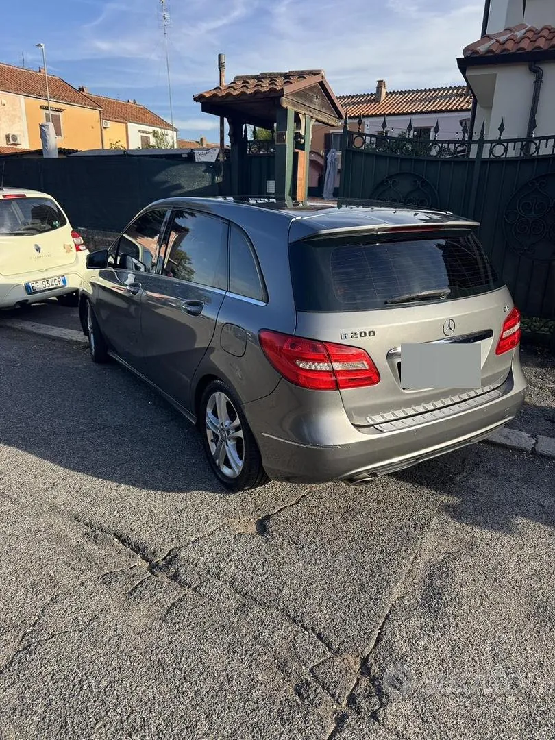 Mercedes-Benz B 2012 photo 3