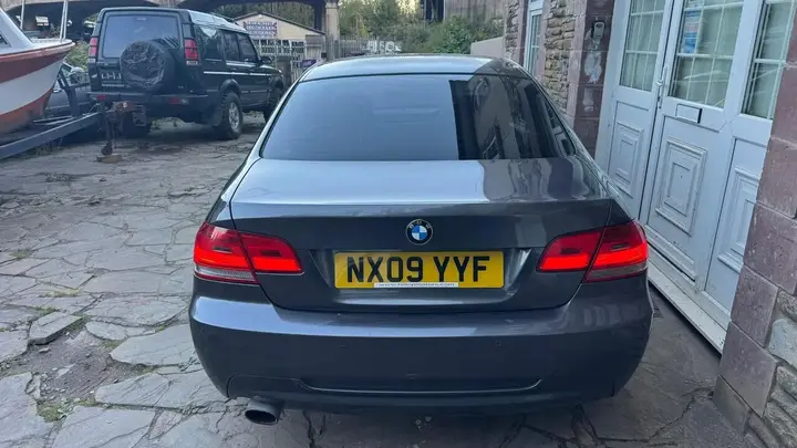 BMW 3 Series 2009 photo 4