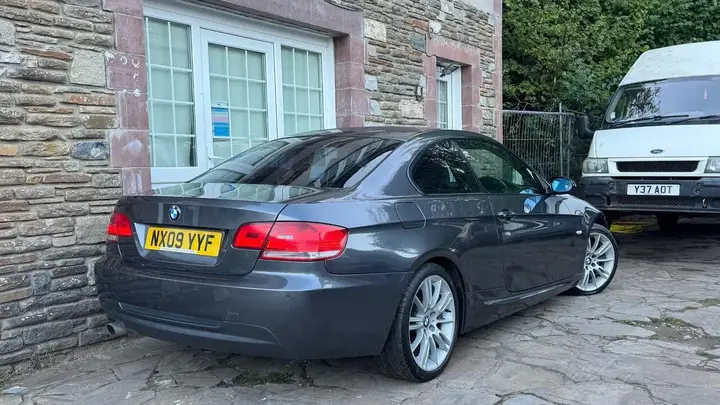 BMW 3 Series 2009 photo 5