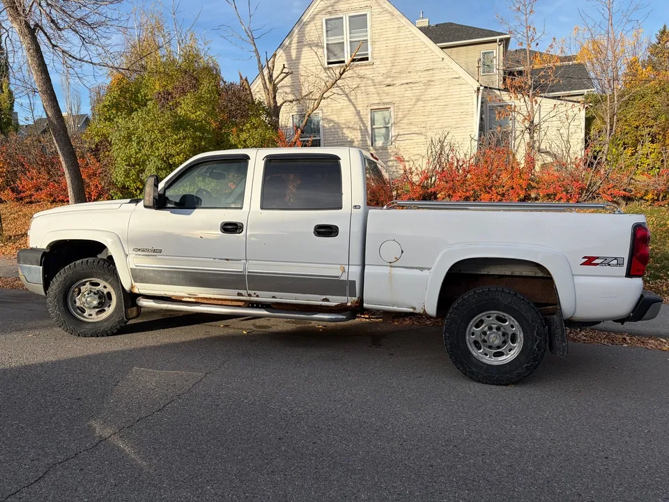 Chevrolet Silverado 2500 2005 photo 2