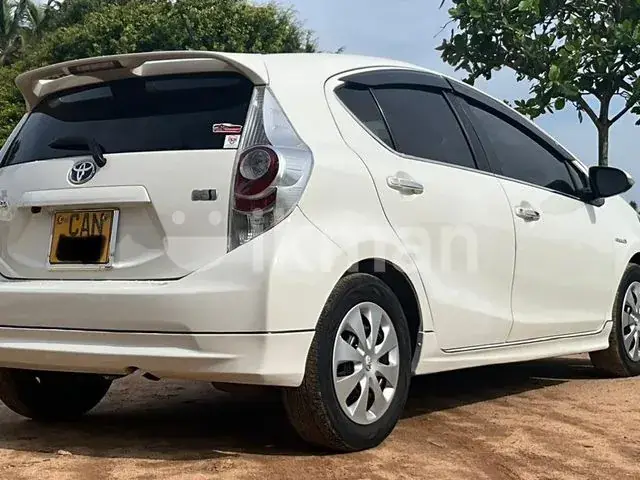 Toyota Aqua 2013 photo 5