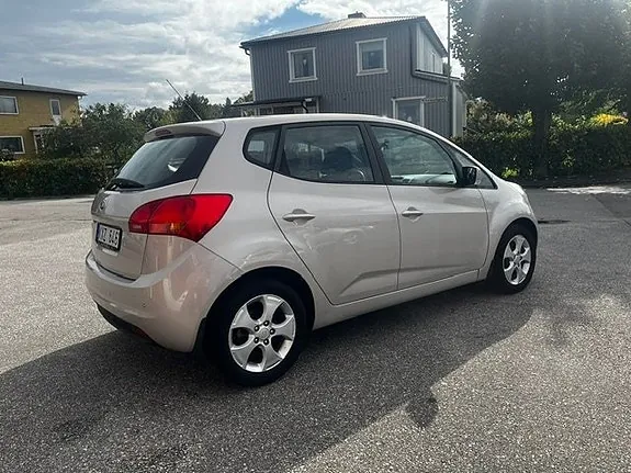 Kia Venga 2011 photo 4