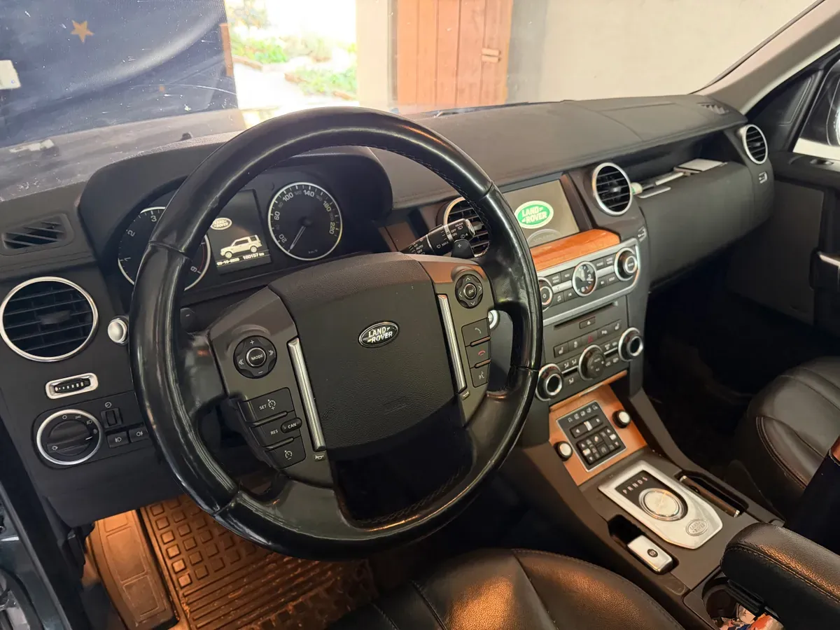 Land Rover Discovery 4 2014 photo 2