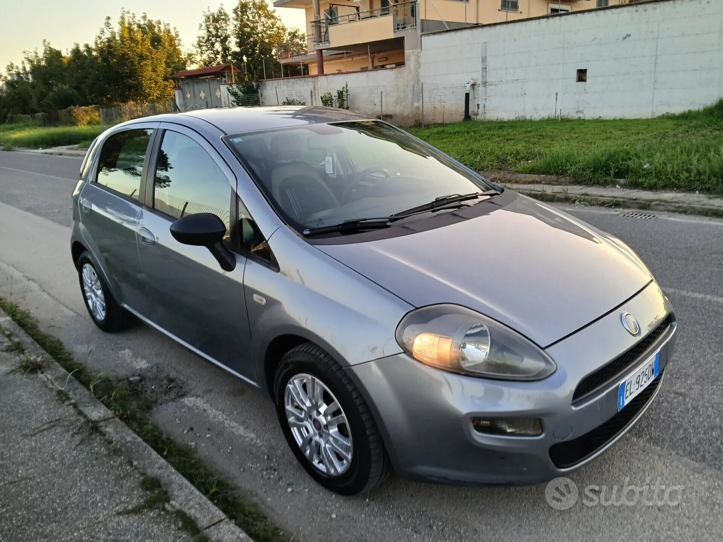 Fiat Punto 2012 photo 2