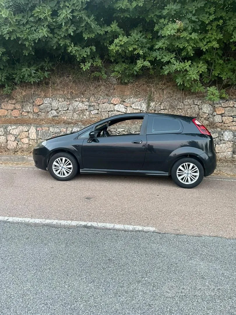 Fiat Grande Punto 2006 photo 4