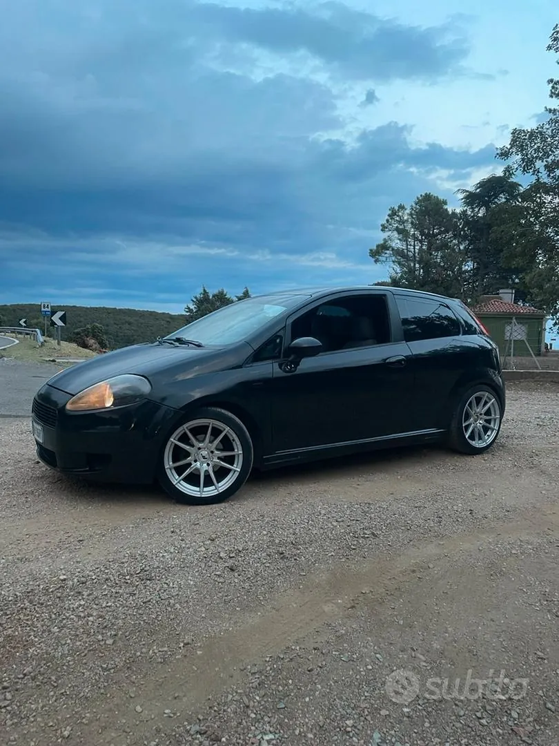Fiat Grande Punto 2006 photo 2