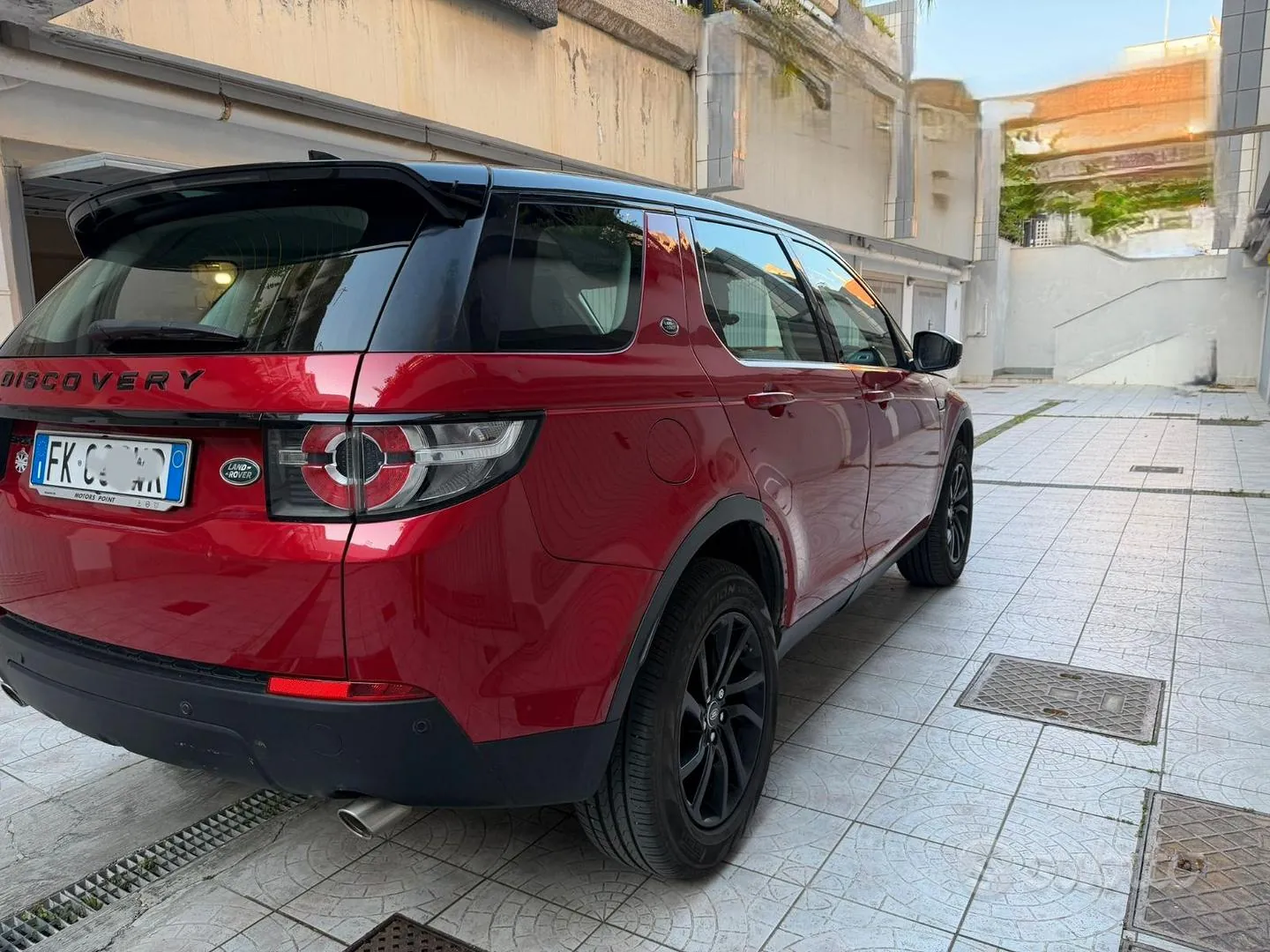 Land Rover Discovery 2017 photo 2