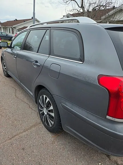 Toyota Avensis 2004 photo 3