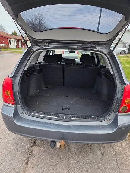 Toyota Avensis 2004 photo 5