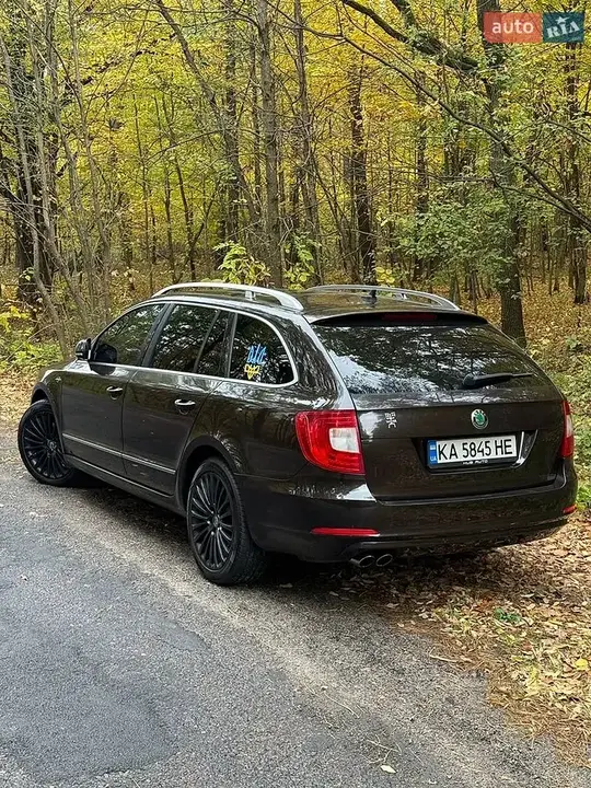 Skoda Superb 2011 photo 4