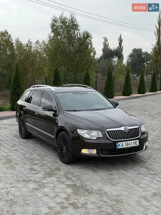 Skoda Superb 2011 photo 2