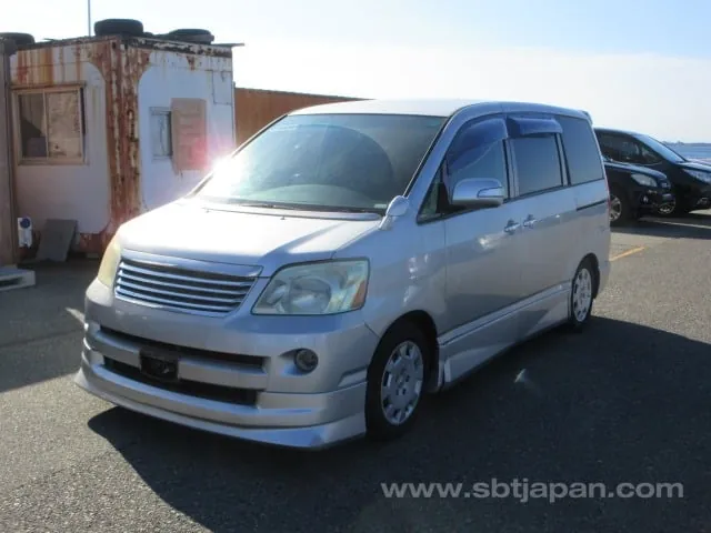 Toyota Noah X 2007 photo 2
