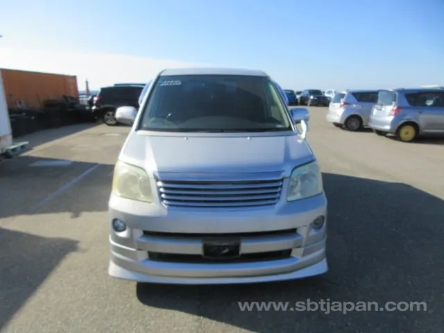 Toyota Noah X 2007 photo 5