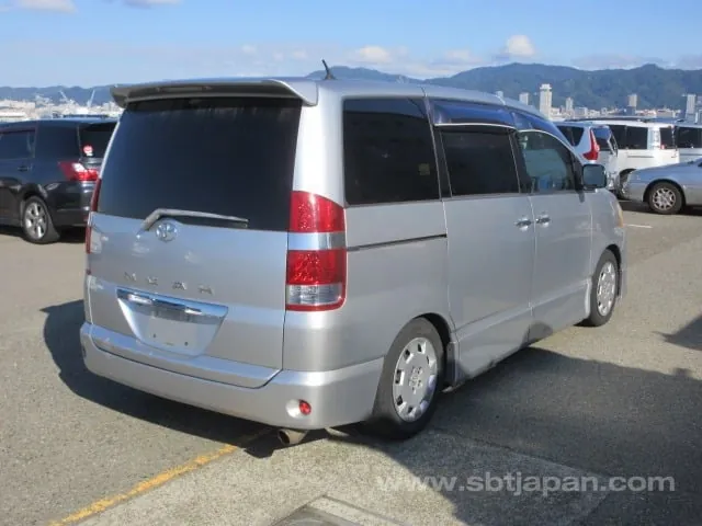 Toyota Noah X 2007 photo 4