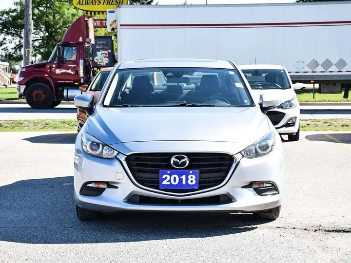 Mazda Mazda3 2018 photo 3