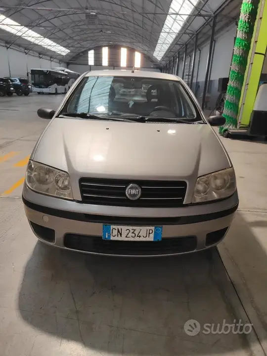 Fiat Punto 2004 photo 2