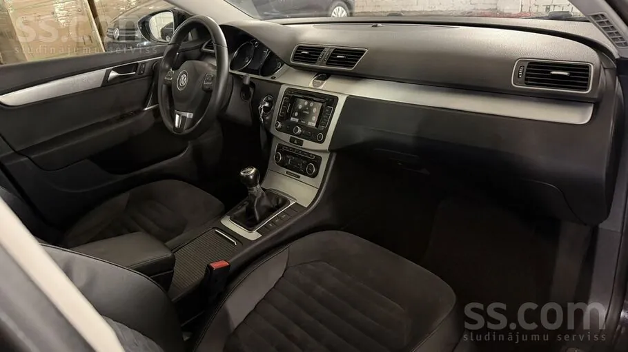 Volkswagen Passat 2011 photo 5