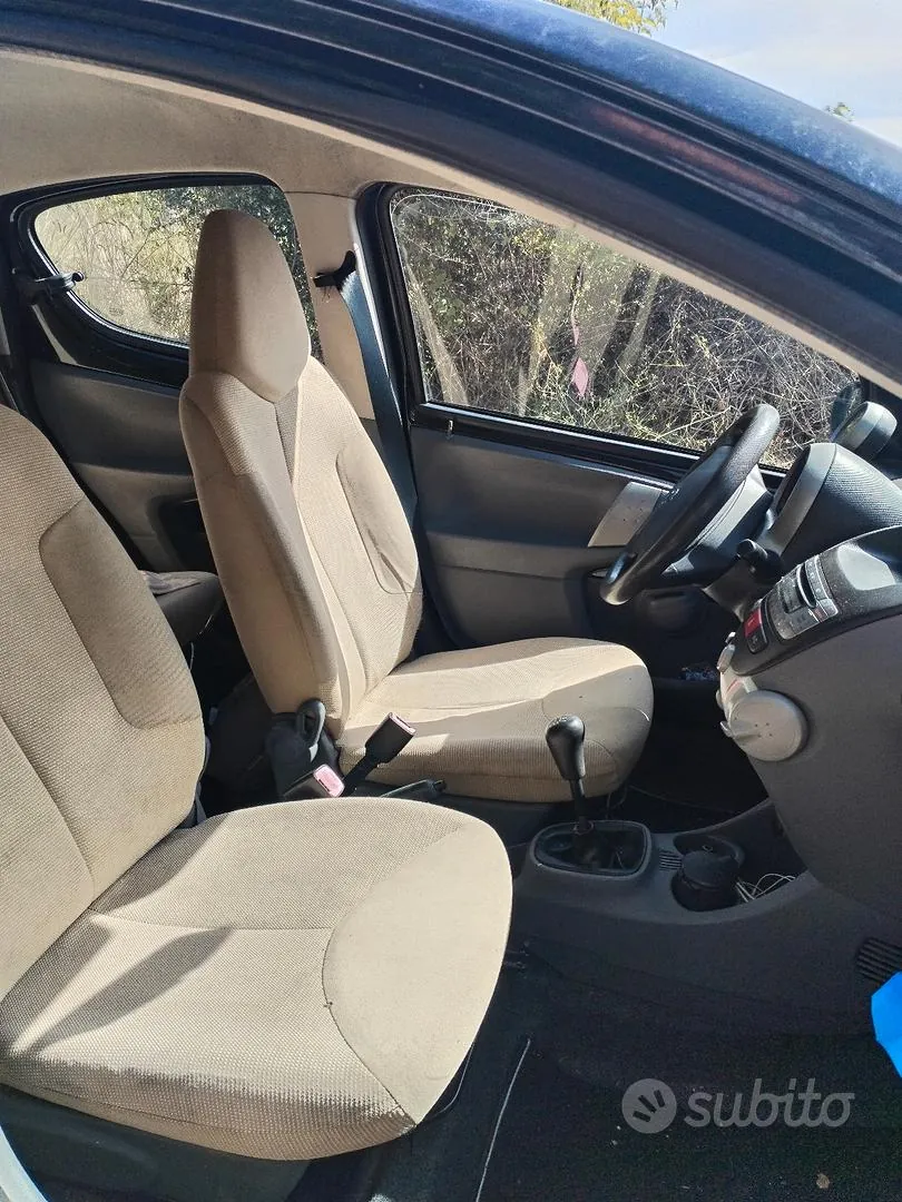 Peugeot 107 2008 photo 3