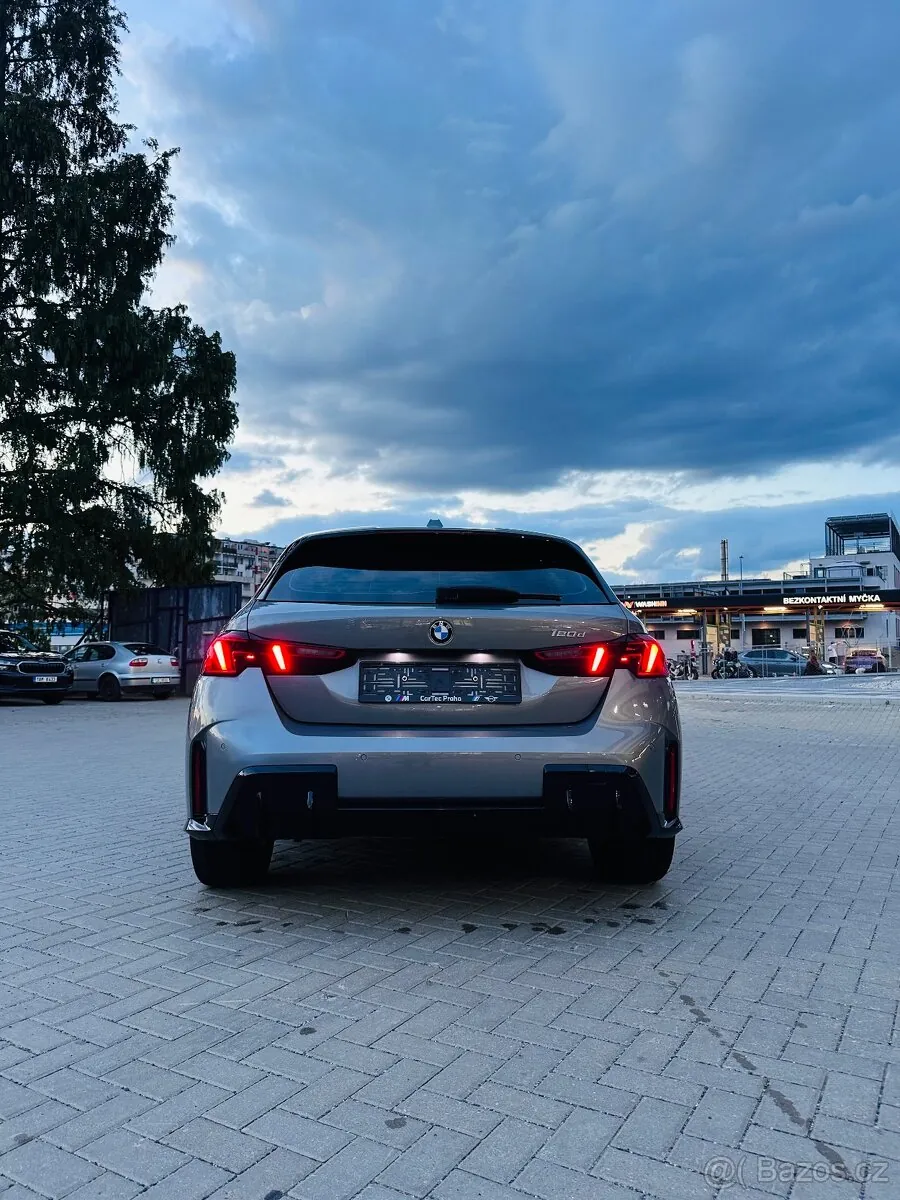 BMW 1 Series 2025 photo 4
