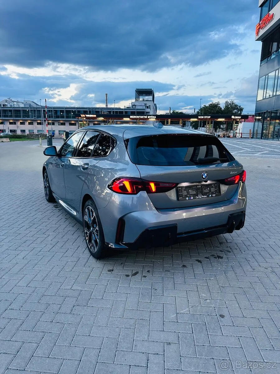 BMW 1 Series 2025 photo 3