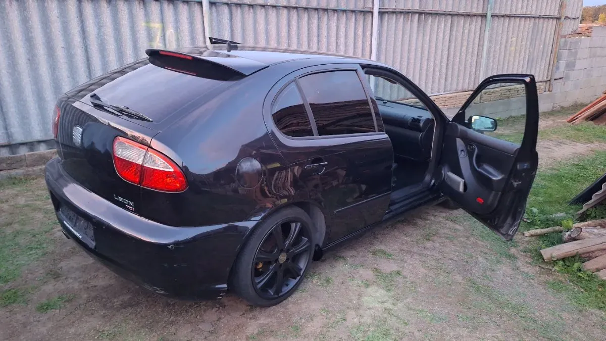 Seat Leon 2003 photo 3