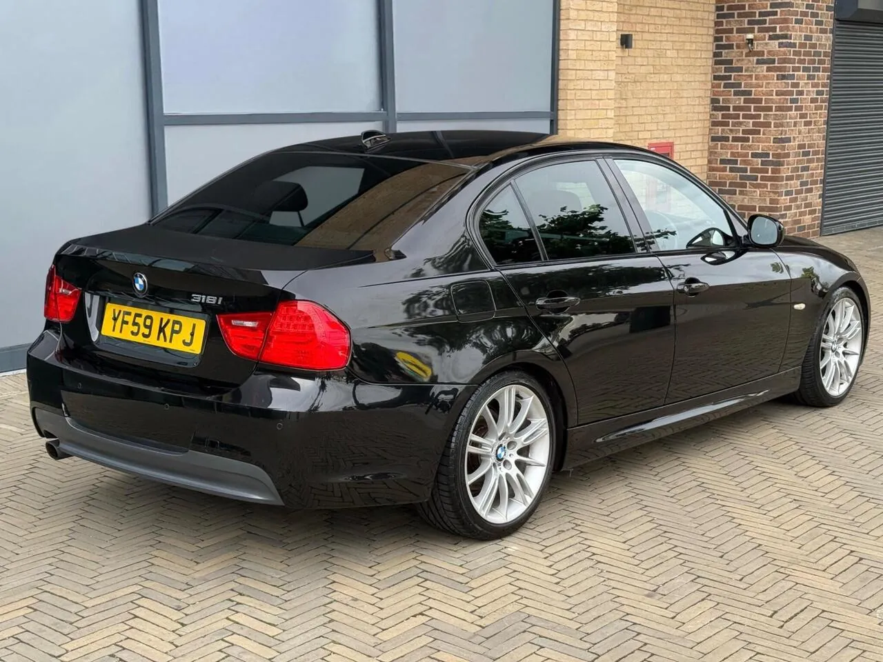 BMW 3 Series 2010 photo 4