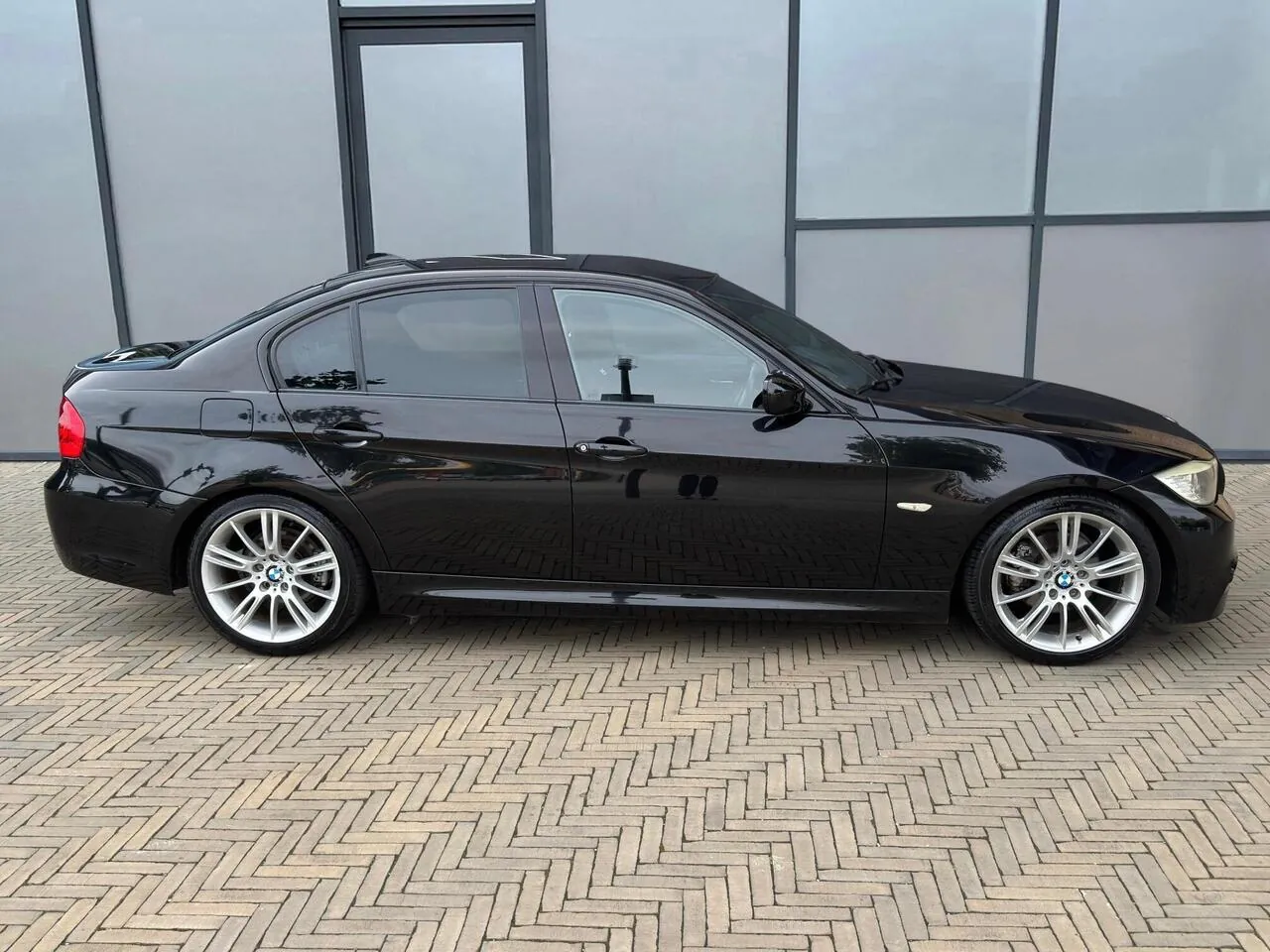 BMW 3 Series 2010 photo 3