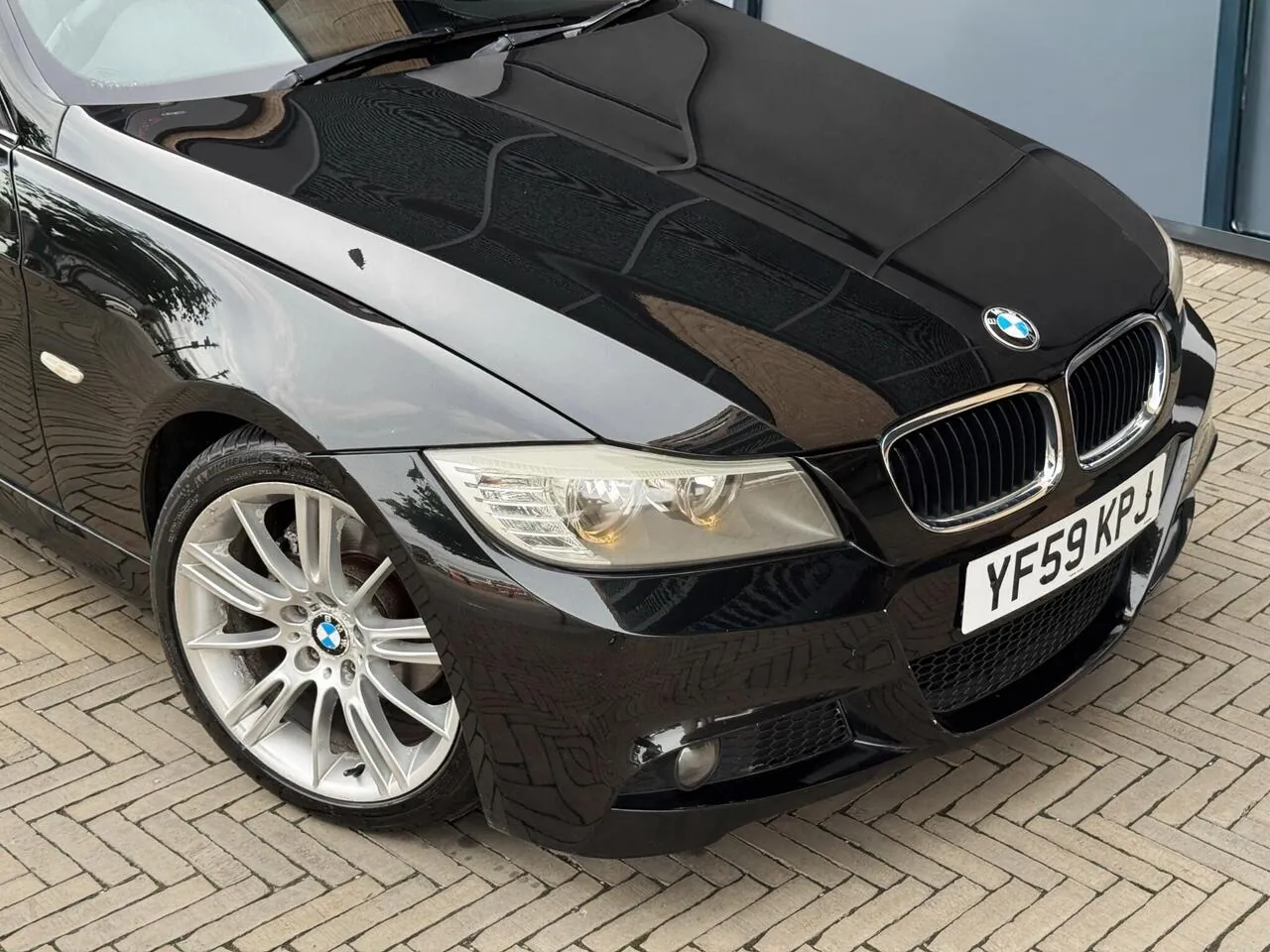 BMW 3 Series 2010 photo 2