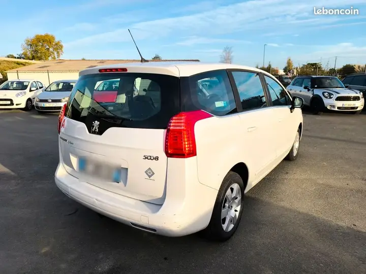 Peugeot 5008 2011 photo 2