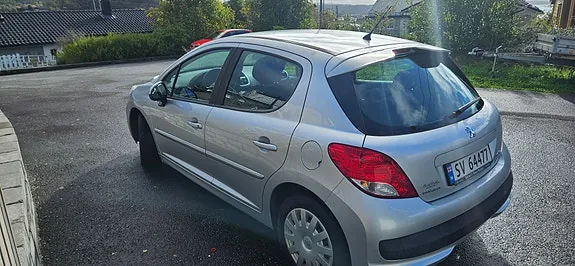 Peugeot 207 2011 photo 5