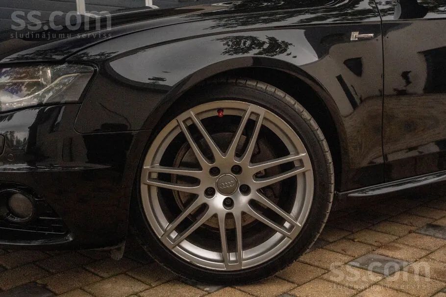 Audi A4 2010 photo 2