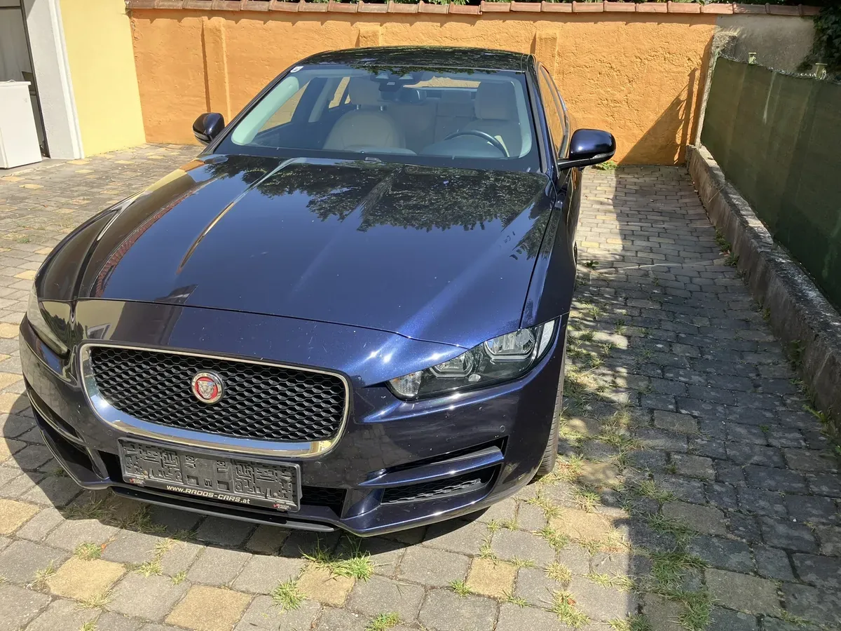 Jaguar Xe 2017 photo 2