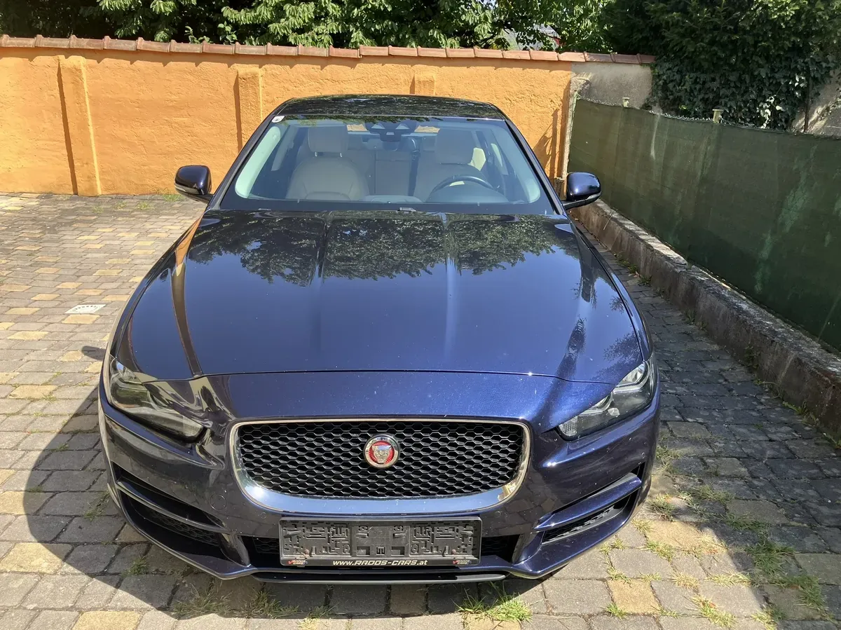 Jaguar Xe