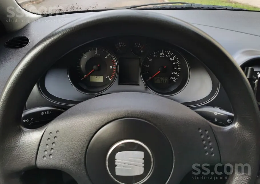 Seat Ibiza 2003 photo 4