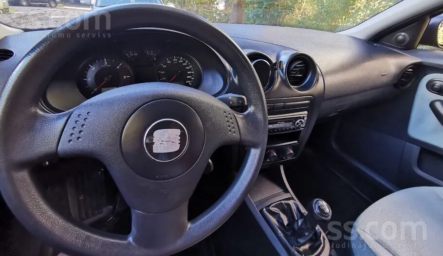 Seat Ibiza 2003 photo 3