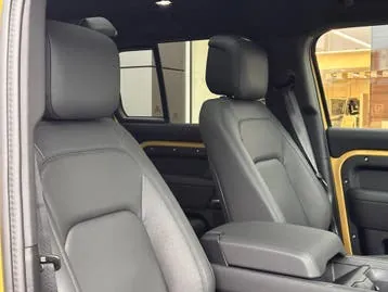 Land Rover Defender 2026 photo 3