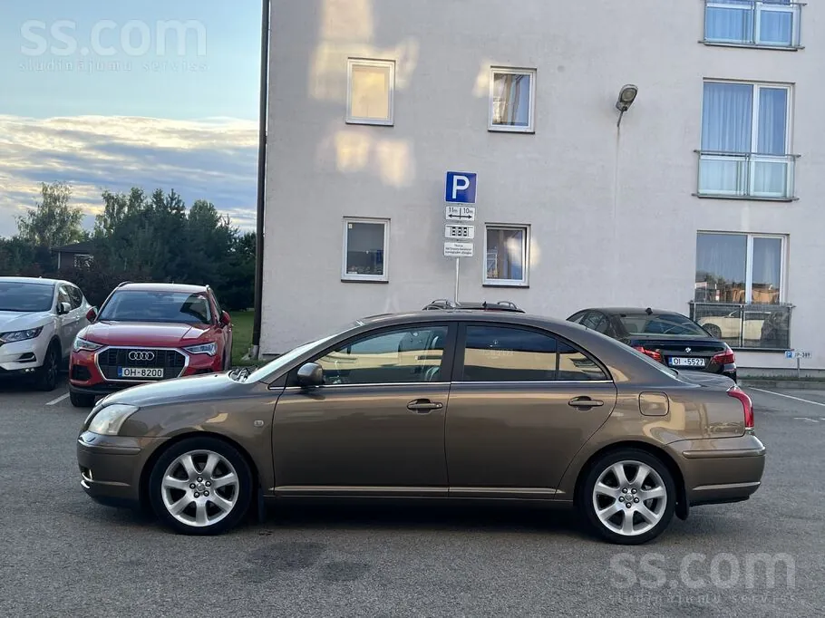 Toyota Avensis 2005 photo 2