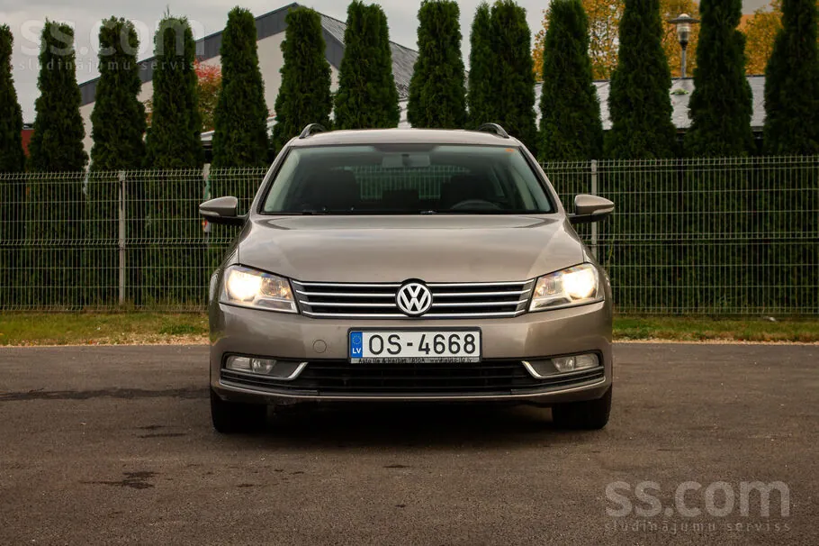 Volkswagen Passat 2011 photo 2